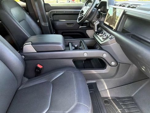 Used 2024 Land Rover Defender 130 X-Dynamic SE AWD/4WD image 10