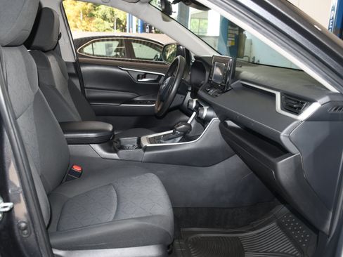Used 2021 Toyota RAV4 XLE image 19