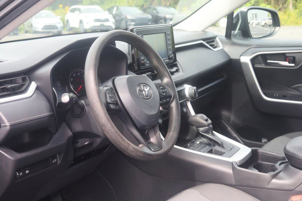 Certified 2021 Toyota RAV4 XLE w/ Convenience Package AWD/4WD image 17