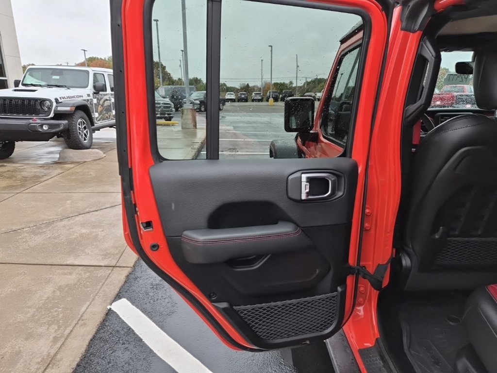 Used 2023 Jeep Wrangler Unlimited Rubicon 4xe AWD/4WD image 13