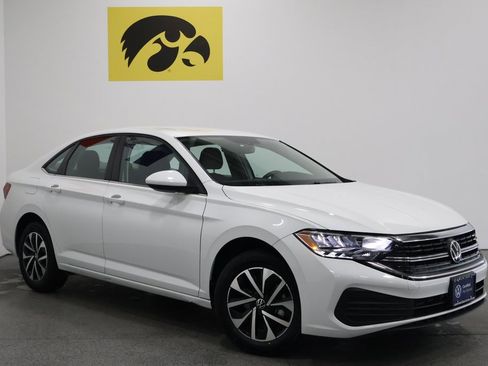 Used 2023 Volkswagen Jetta S image 2