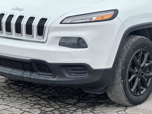 Used 2014 Jeep Cherokee Sport image 8