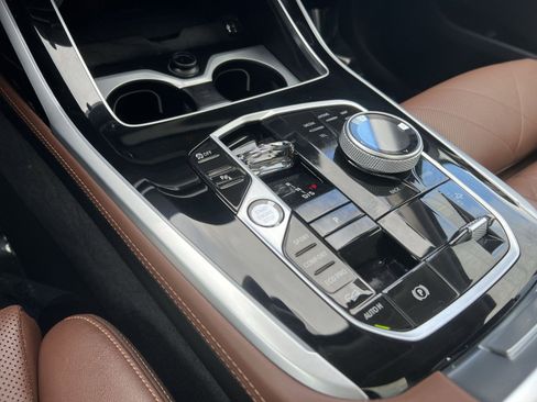 Used 2024 BMW X7 xDrive40i w/ Executive Package image 22