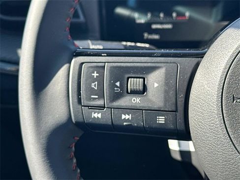 New 2025 Nissan Kicks SR image 18