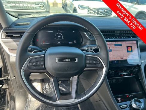 Used 2023 Jeep Grand Cherokee Limited AWD/4WD image 13