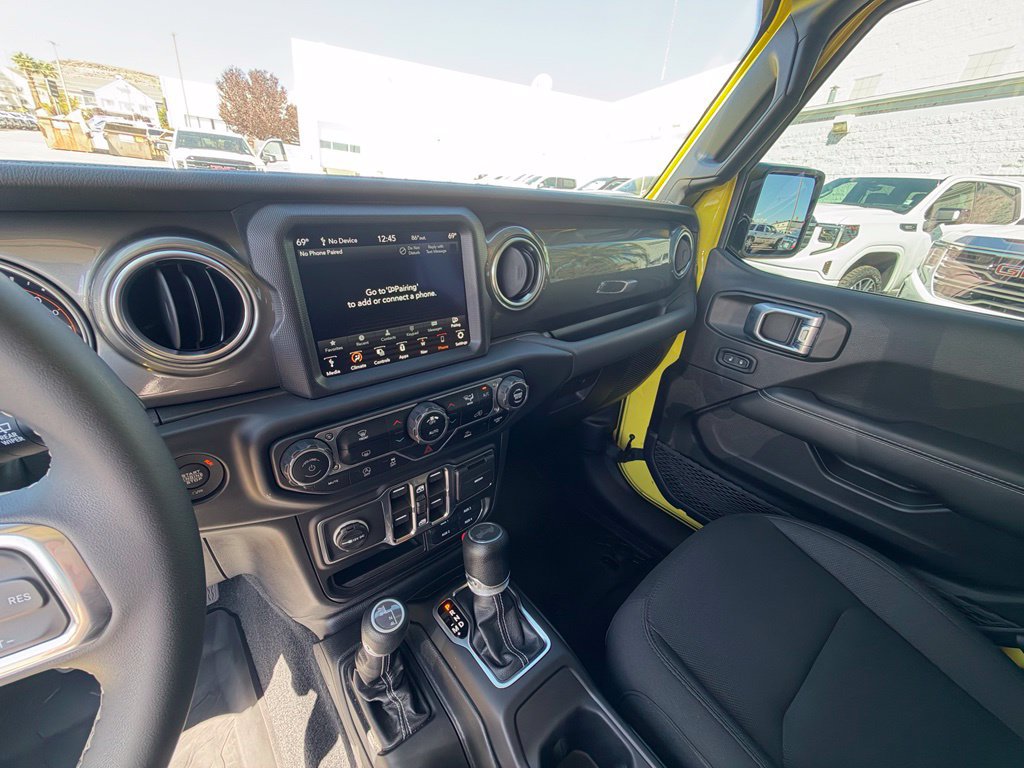 Used 2023 Jeep Wrangler Unlimited Sahara w/ LED Lighting Group AWD/4WD image 12