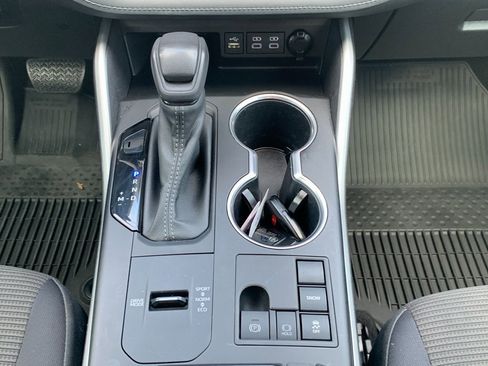 Used 2023 Toyota Highlander L image 17