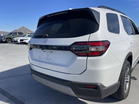 Used 2025 Honda Pilot EX-L image 4