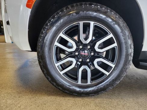 Used 2022 GMC Yukon AT4 AWD/4WD image 9