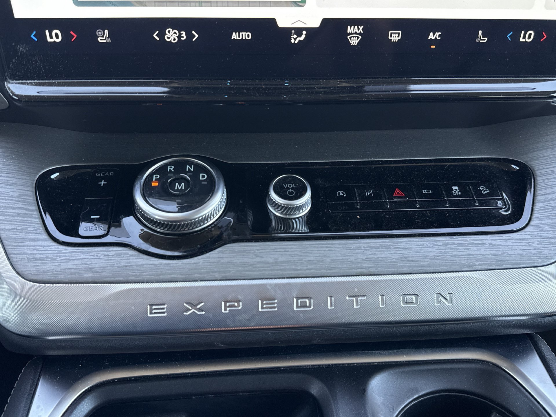 Certified 2025 Ford Expedition Platinum AWD/4WD image 7