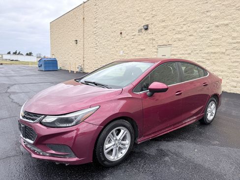 Used 2017 Chevrolet Cruze LT w/ Convenience Package image 1