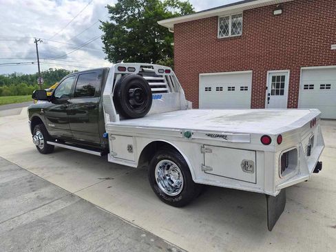 Used 2022 RAM 3500 Tradesman w/ Chrome Appearance Group AWD/4WD image 6