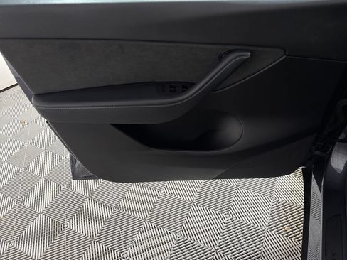 Used 2022 Tesla Model Y Performance AWD/4WD image 9