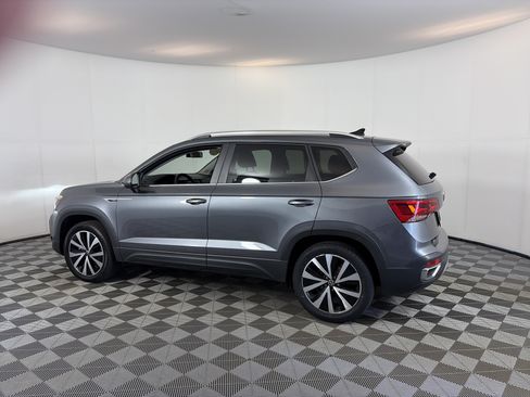 Used 2022 Volkswagen Taos SE FWD image 8