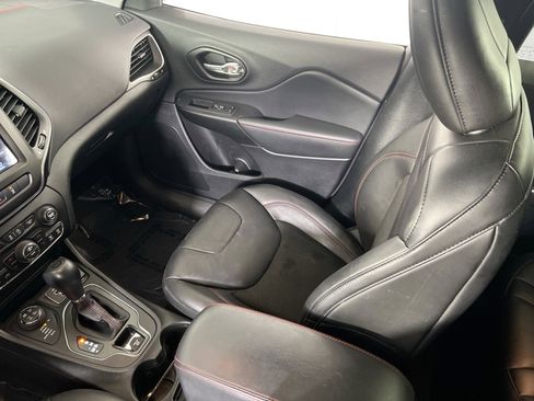 Used 2022 Jeep Cherokee Trailhawk image 22