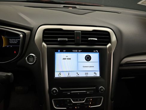 Used 2017 Ford Fusion SE w/ Fusion SE Technology Package FWD image 15