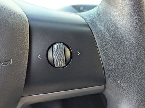 Used 2022 Tesla Model Y Long Range image 16