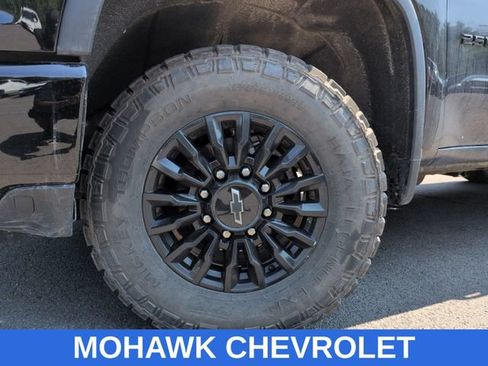 Used 2022 Chevrolet Silverado 2500 LT w/ Midnight Edition AWD/4WD image 7