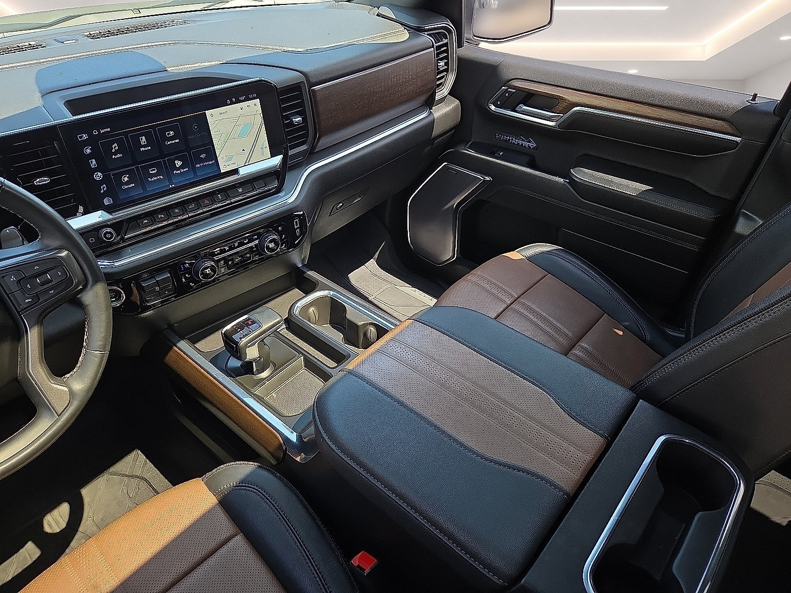 Used 2023 Chevrolet Silverado 1500 High Country w/ High Country Premium Package AWD/4WD image 19