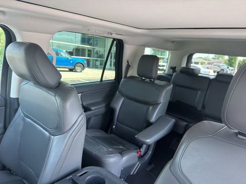 Used 2025 Ford Expedition Active AWD/4WD image 16