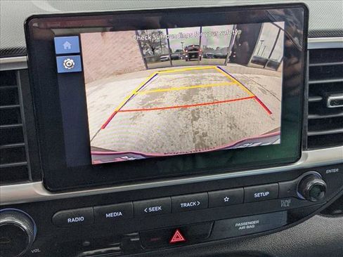 Used 2024 Hyundai Venue SEL image 12