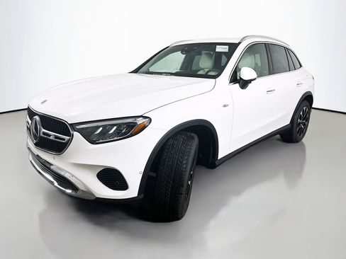 New 2025 Mercedes-Benz GLC 350e 4MATIC image 3