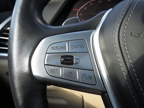 Used 2022 BMW X7 xDrive40i w/ Premium Package image 28