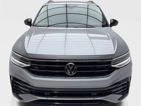Used 2024 Volkswagen Tiguan SE R-Line image 4