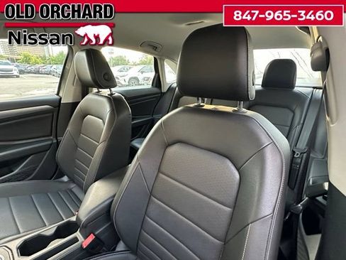 Used 2024 Volkswagen Jetta SE FWD image 10