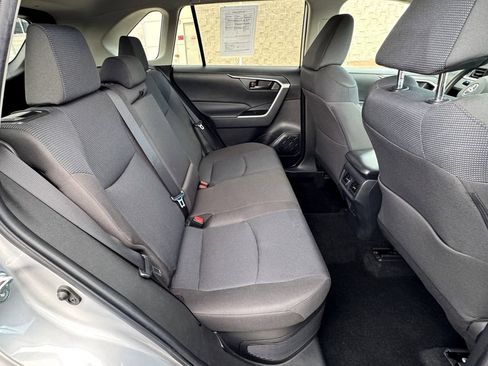 Used 2022 Toyota RAV4 LE AWD/4WD image 36