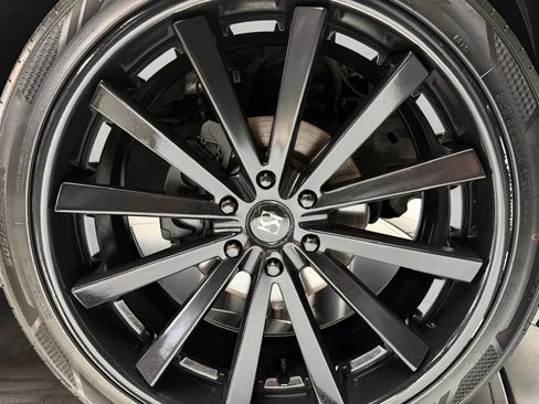 Used 2013 Chevrolet Avalanche LTZ RWD image 8