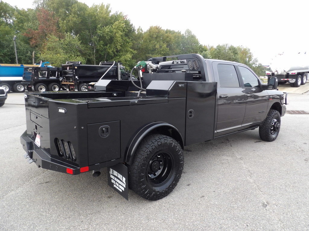 Used 2025 RAM 3500 Laramie AWD/4WD image 8