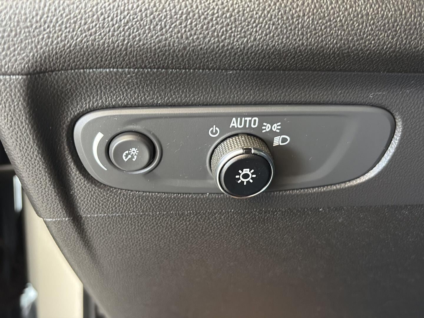 Used 2021 Buick Envision Essence AWD/4WD image 15