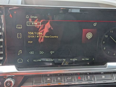 Used 2025 GMC Sierra 1500 SLT image 27