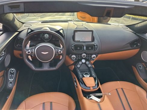 Used 2023 Aston Martin V8 Vantage Roadster image 12