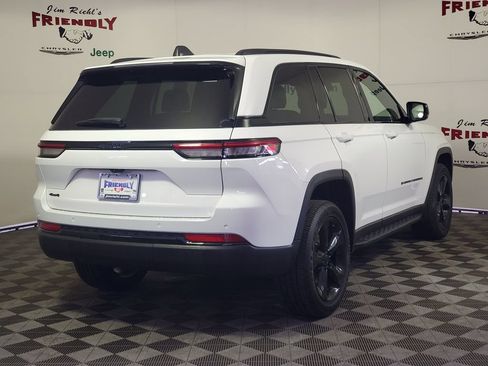Used 2023 Jeep Grand Cherokee Altitude AWD/4WD image 3