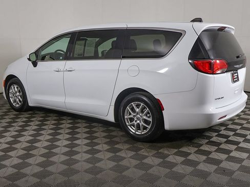 Used 2023 Chrysler Voyager LX FWD image 11