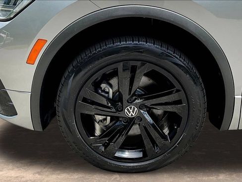Used 2023 Volkswagen Tiguan SE R-Line FWD image 37