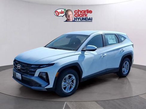 New 2026 Hyundai Tucson SE FWD image 1