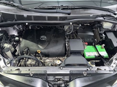 Used 2019 Toyota Sienna L w/ Carpet Mat Package image 6