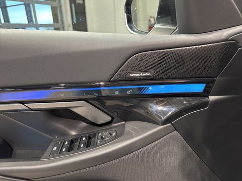 Used 2025 BMW i5 xDrive40 w/ Premium Package image 17