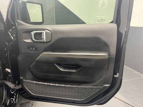 Used 2025 Jeep Wrangler Sahara image 54