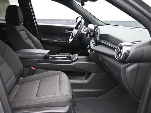 Used 2025 Chevrolet Equinox LT w/ Safety and Technology Package FWD image 9