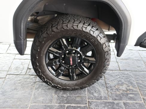 Used 2024 GMC Sierra 2500 AT4 w/ AT4 Premium Plus Package AWD/4WD image 6