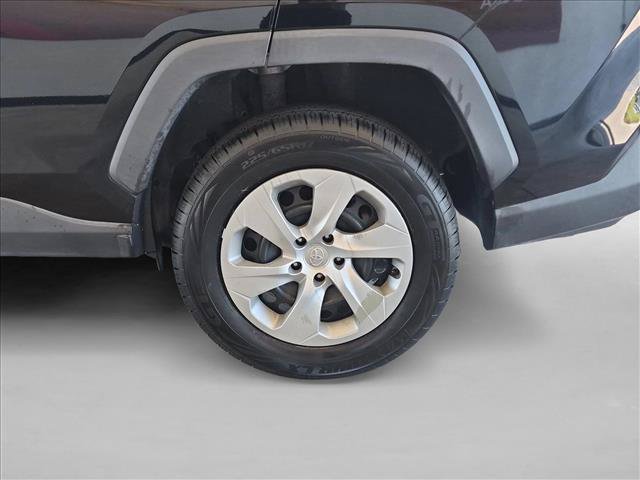 Used 2019 Toyota RAV4 LE FWD image 20