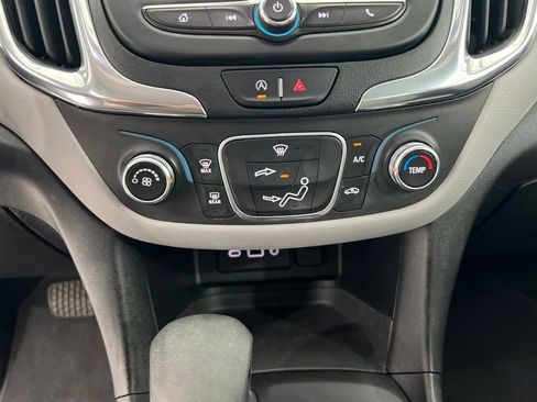 Used 2022 Chevrolet Equinox LS w/ LS Convenience Package FWD image 16