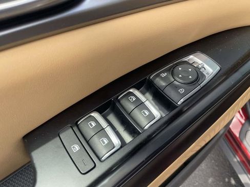 Used 2023 Kia Carnival LX FWD image 18
