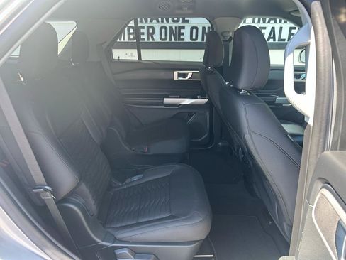Used 2021 Ford Explorer XLT RWD image 26