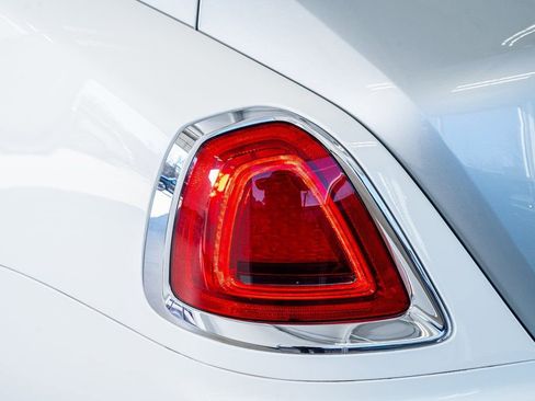 Used 2018 Rolls-Royce Wraith image 24
