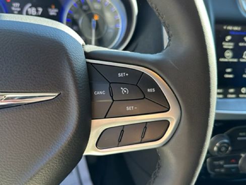 Used 2023 Chrysler 300 Touring w/ Sport Appearance Package image 18